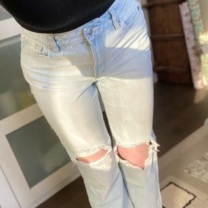 Dynamite Light Wash High Rise Loose Fitting Jeans Irina Size 27